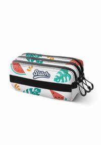 Multi-compartimentet pennen etui, witte stof met watermeloen- en loofpatronen, zwarte rits en riem, duurzaam ontwerp, levendige kleuren.