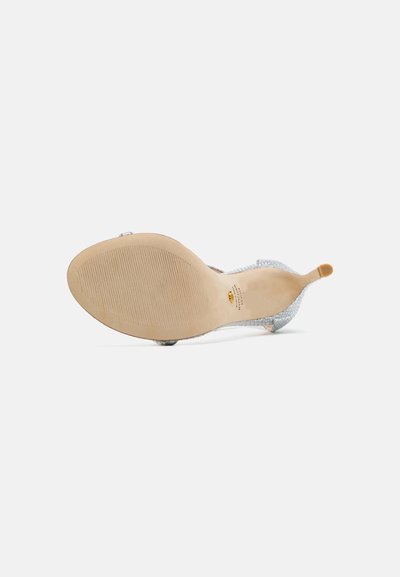 Stuart Weitzman NUDISTSONG - Korolliset sandaalit - silver