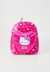 Rózsaszín Hello Kitty hátizsák, szív alakú elüls�ő zsebbel, sima anyagból, játékos mintákkal, fehér cipzárral és felső fogantyúval.