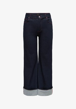 Jeans a gamba larga in denim scuro con cuciture rosse, cinque tasche e dettaglio di risvolto grigio all'orlo. Chiusura classica con bottoni e cerniera.