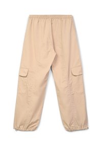 Pantaloni cargo beige con vita elasticizzata, polsini elasticizzati, tasche laterali e cuciture rinforzate sulle ginocchia. Tessuto leggero e traspirante.
