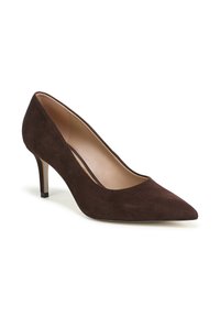 Pompe à talon aiguille en daim marron avec un bout pointu, dotée d'une doublure intérieure lisse et d'un talon stiletto élancé. Aucuns motifs ni accents visibles.