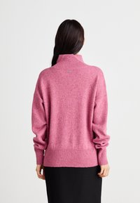 BOSS FAMINDI - Pulover - light pastel red