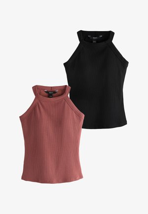 Deux hauts sans manches côtelés avec col halter, un noir et un rose poudré, posés à plat sur un fond blanc.