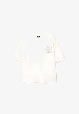 Weißes Baumwoll-T-Shirt mit kurzen Ärmeln, das ein goldenes Grafikdesign im linken Brustbereich und einen Rundhalsausschnitt bietet. Weiche Textur.