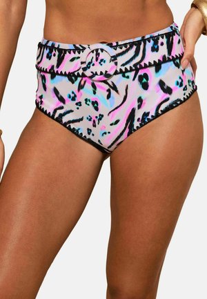 Bikinibroekje met hoge taille met pastelkleurige dierenprint, zwarte zigzagrand en bijpassende ronde gespriem, gedragen op de heupen van het model.