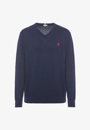Maglione a V blu navy realizzato in materiale morbido. Presenta maniche lunghe e un piccolo logo rosso sul lato sinistro del petto. Texture liscia, design casual.