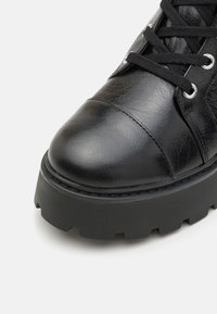MICHAEL Michael Kors BLAKE BOOTIE - Stivaletti stringati - black