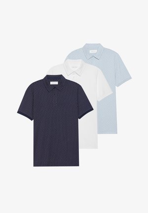 Tri polo majice: temno modra z diamond vzorcem, bela in svetlo modra s pikicami. Vse imajo ovratnike in kratke rokave.