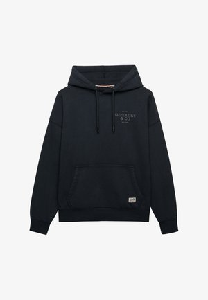 Granatowa bawełniana bluza z kapturem, z przodu kieszeń, kaptur ze sznurkiem oraz nadrukowane logo "SUPERDRY & CO" w jasnoszarym kolorze. Ściągacze na mankietach i u dołu bluzy.