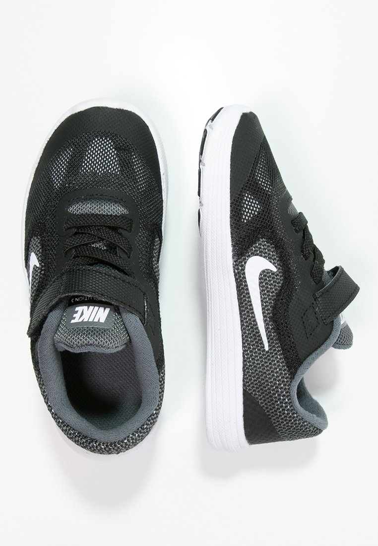 nike performance revolution 3
