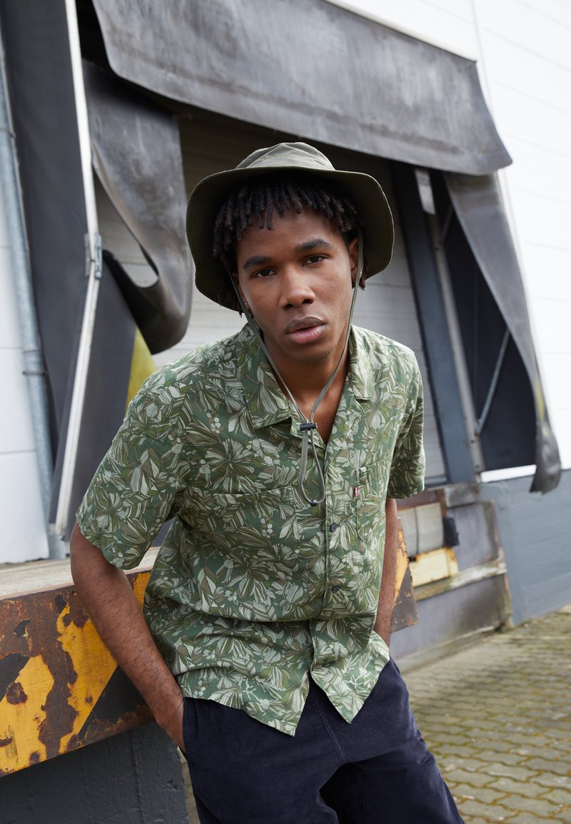Levi's® CLASSIC CAMPER - Camisa - mossy green