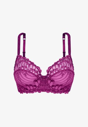 Paarse kanten beha met gedetailleerde geschulpte borduursels, verstelbare bandjes en beugelondersteuning, getoond op een witte achtergrond.