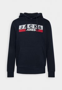 Felpa in cotone blu navy con tasca a marsupio frontale, cappuccio regolabile con lacci e grande logo "JACK & JONES" in rosso e bianco sulla parte anteriore.