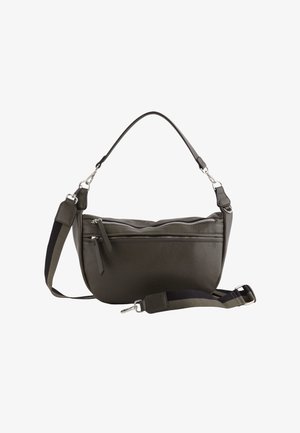 Dunkelgrüne Leder-Crossbody-Tasche mit runder Form, zwei Reißverschlussfächern, verstellbarem Gurt und silbernen Hardware-Akzenten.