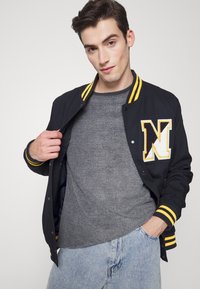 Redefined Rebel TORRES UNISEX - Camisola de lã polar - dark grey melange