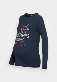 Tengerészes, hosszú ujjú kismama póló "Karácsony töltése..." grafikával, színes fényekkel és töltősáv dizájnnal. Puha, rugalmasságot biztosító anyag.