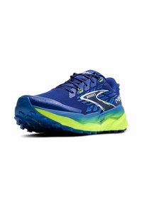 Chaussure de trail running avec une tige en mesh bleu et des accents vert fluo, semelle texturée et capot de protection pour une durabilité sur divers terrains.