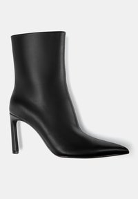 PULL&BEAR Kotníkové boty - black