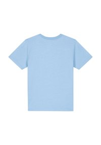T-shirt bleu clair en coton, avec des manches courtes, un col rond et un design simple avec une texture lisse.