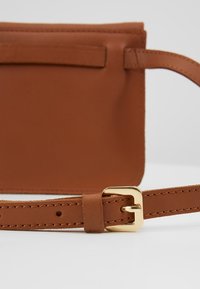 mint&berry Sac banane - cognac