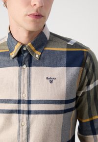 Barbour ICELOCH TAILORED TARTAN SHIRT - Ing - forest mist