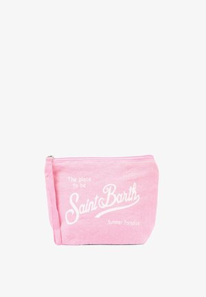 Różowy woreczek na zamek z białym napisem „The place to be Saint Barth Summer Paradise” na przedniej stronie, wykonany z miękkiej tkaniny.