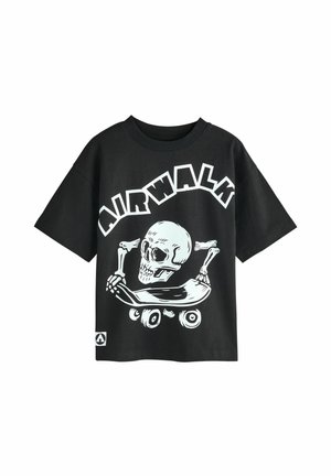 Schwarzes Baumwoll-T-Shirt mit einem weißen Grafikdesign eines Schädels auf einem Skateboard, mit dem Text "AIRWALK" in fetter, gewölbter Schrift darüber.