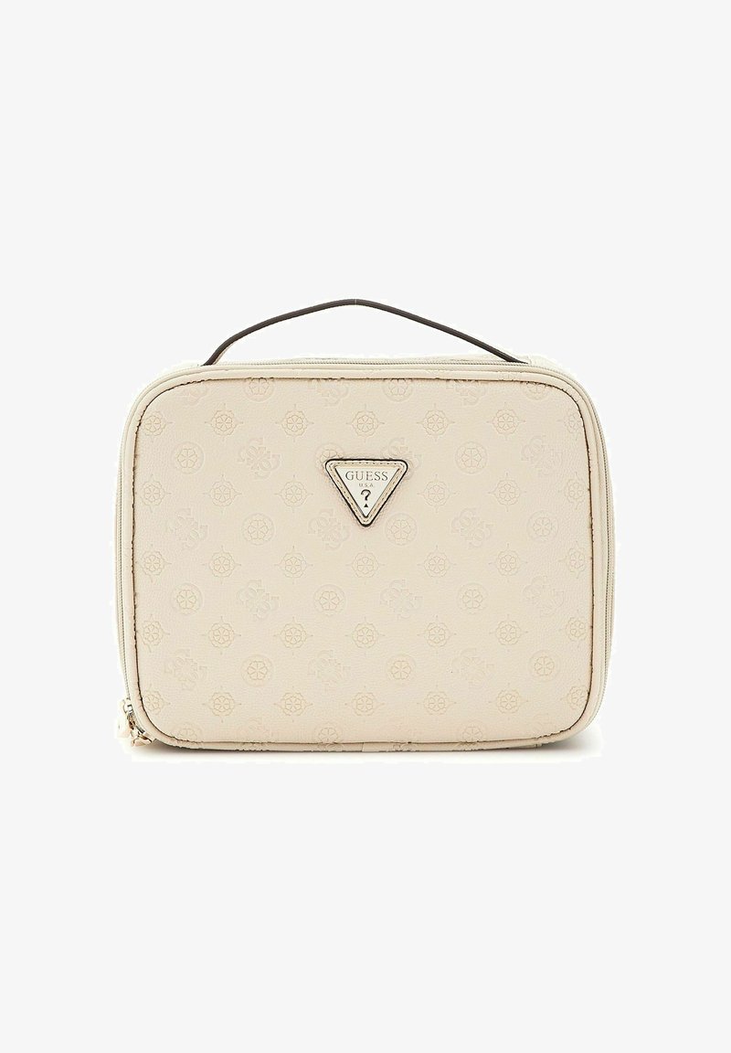Trousse de maquillage beige de la marque Guess avec motif de logo embossé, poignée supérieure et fermeture zippée. Matière en cuir synthétique doux. Forme rectangulaire.