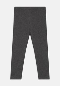 Szürke leggings puha, rugalmas anyagból, testhezálló kialakítással és láthatatlan varrásokkal, díszítés nélkül, elasztikus derékpánttal.
