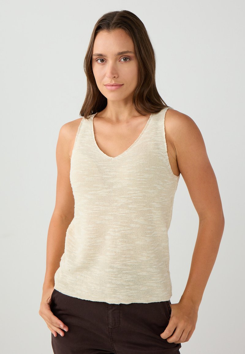 Crème-kleurige tanktop van een zachte, gestructureerde tricot met een V-halslijn en brede schouderbanden, met een losse pasvorm en natuurlijke vezels.