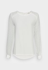 Blusa bianca a maniche lunghe in tessuto morbido. Presenta un motivo a spina di pesce testurizzato sulle maniche e un'emivita arrotondata con chiusura a bottone sul retro.