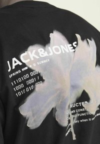 Jack & Jones JCOSTAGGER TEE SS CREW NECK - T-shirt con stampa - black