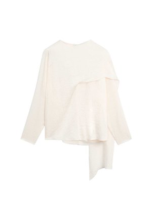 Langarm off-white blouse met asymmetrische, gelaagde stofdraperie aan de voorkant en achterkant, ronde halslijn en een lichtgewicht, gestructureerd materiaal.