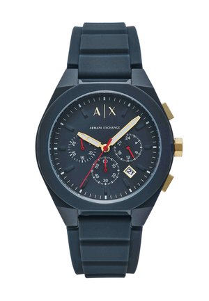 Černé hodinky Armani Exchange s pozlacenými ručičkami, červenou sekundovou ručičkou, třemi menšími ciferníky, datovým okénkem zobrazujícím 21 a černým texturovaným páskem.