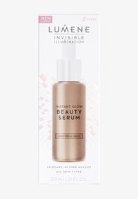 Sérum de beauté éclat instantané Lumene dans un flacon en verre doré avec une pompe blanche, emballé dans une boîte blanche aux accents rose gold. 30 ml.