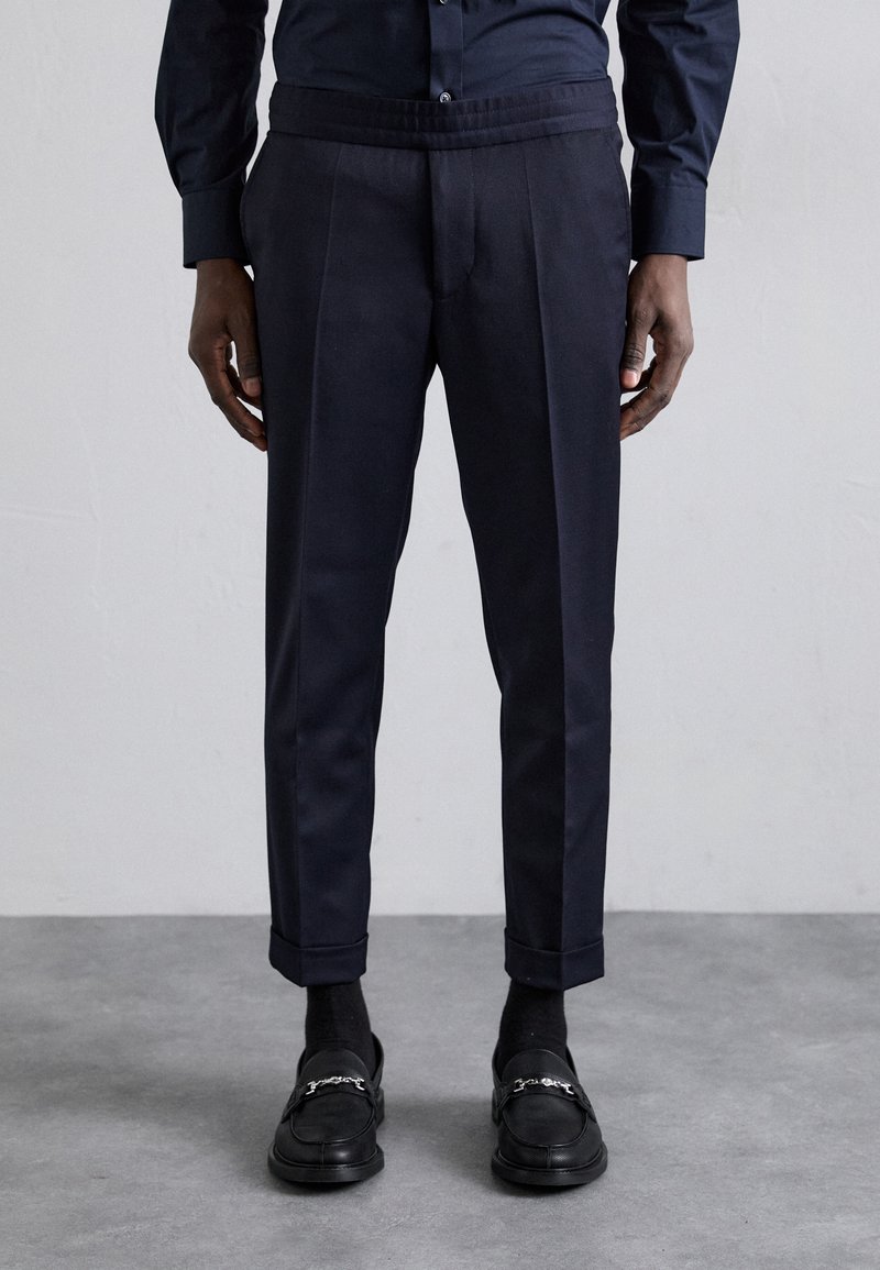 Filippa K - TERRY CROPPED TROUSER - Bukse - navy, Forstørre
