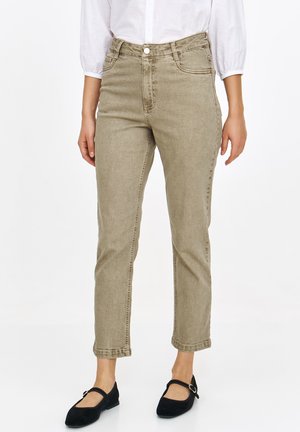 - Jeansy Slim Fit