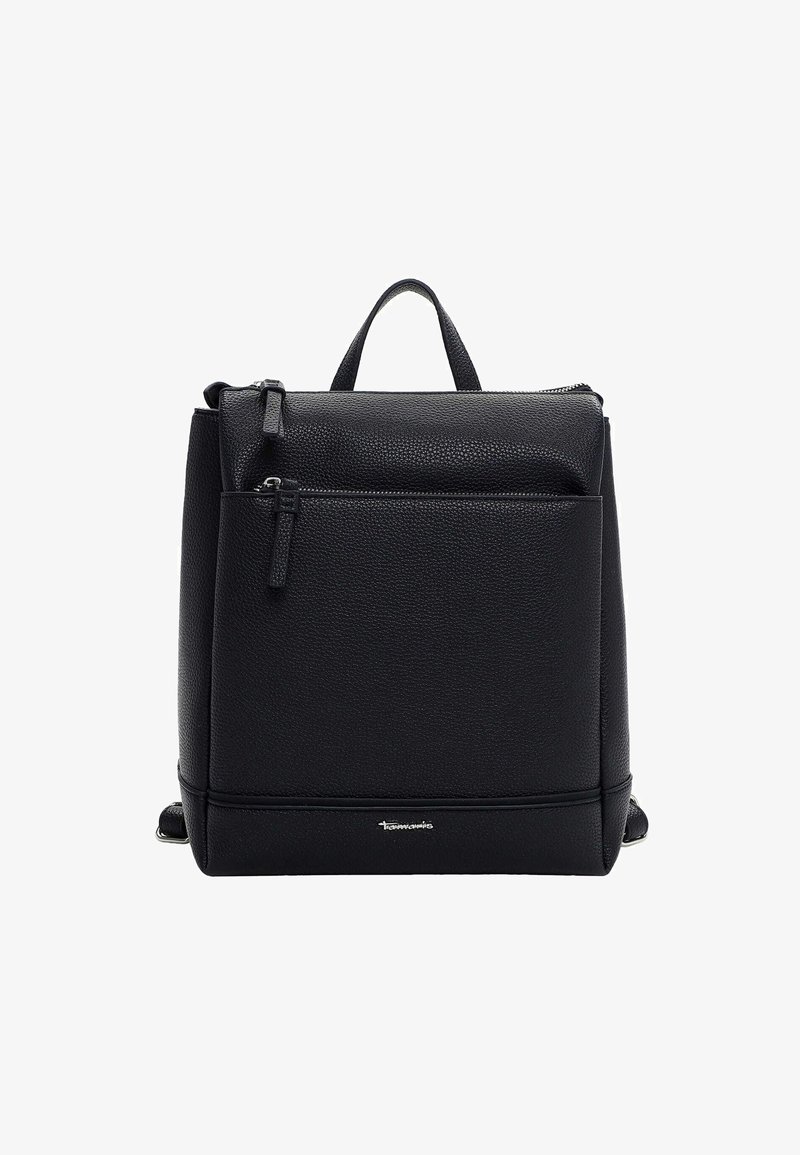 Czarny skórzany plecak o teksturowanej powierzchni, wyposażony w przednią kieszeń na zamek, górną rączkę oraz regulowane paski. Minimalistyczny design, kompaktowy kształt.
