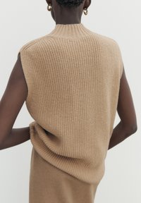 Massimo Dutti Pullover - camel
