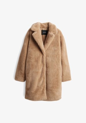 Brauner Kunstpelzmantel mit Reverskragen, langen Ärmeln und lockerem Schnitt. Weicher Stoff mit einem einzigen Knopfverschluss und seitlichen Taschen.