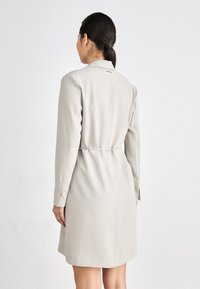 Calvin Klein STRUCTURE - Denné šaty - sand pebble