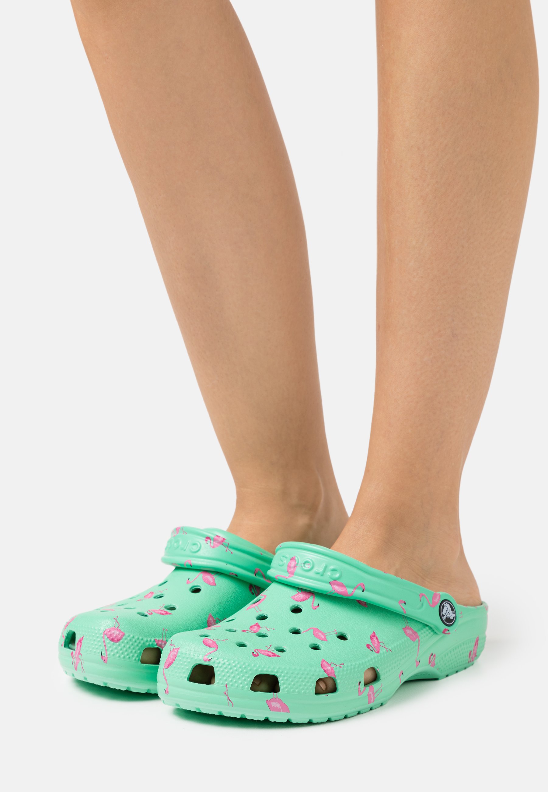 crocs flamingo