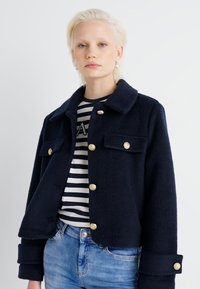 Vero Moda VMZILJA SHORT JACKET - Lengva striukė - navy blazer