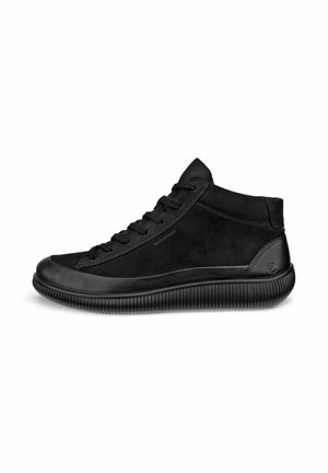 Baskets montantes imperméables noires en daim et caoutchouc, avec une semelle texturée, un bout rond et des lacets, arborant de discrètes touches de marquage.