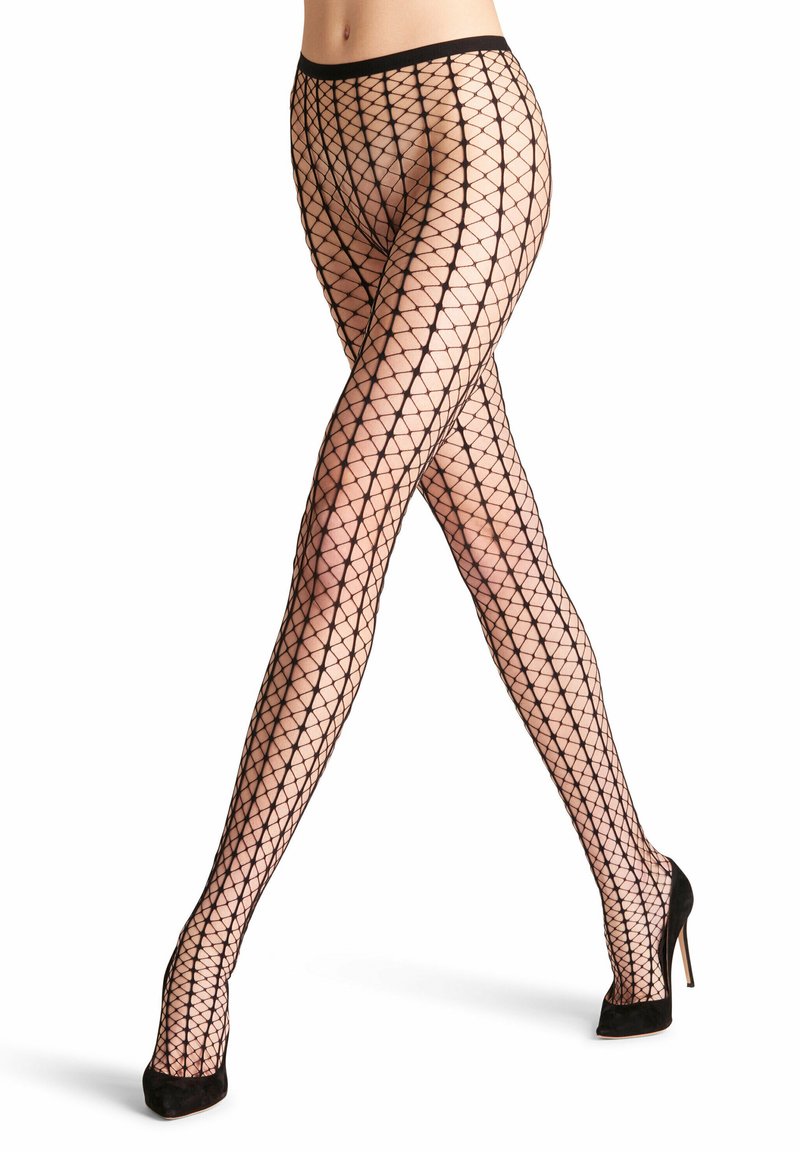 Collants en résille noirs avec un motif en losange, en matériau semi-transparent, et une large ceinture élastique, accompagnés de talons hauts noirs.