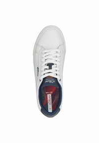 Weiße Sneaker mit elongated Form, glattem Leder-Obermaterial, runder Zehenpartie und Schnürverschluss. Das Innere verfügt über ein rotes und marineblaues Mesh-Futter mit Logo.