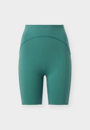 Tealfargede, høytlivs, knelang atletisk shorts med buede sømdetaljer og subtilt merke på øvre høyre side.
