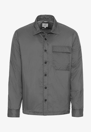 Grå polstret jakke med knaplukning, pointet krave, lange ærmer, en brystlomme og en glat, blank stofstruktur.