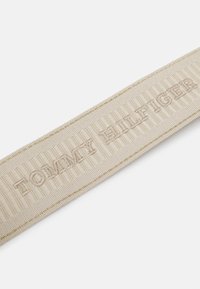 Tommy Hilfiger FRESH CAMERA BAG - Ülerinna-kott - classic beige